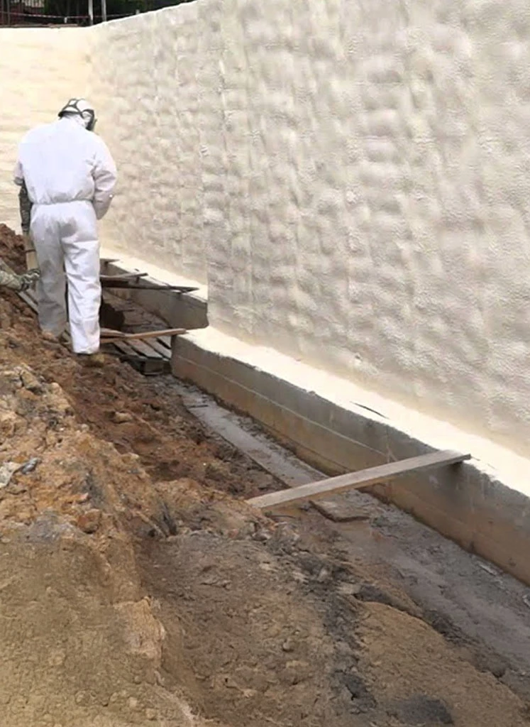 Temel yalıtımında geri dolgu öncesi drenaj ve koruma katmanları